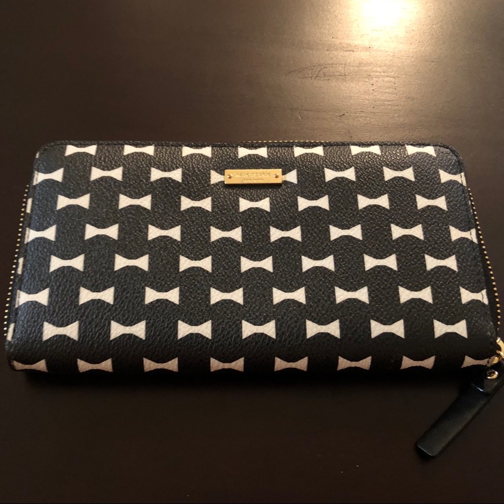 Kate Spade ♠️ Black and White Wallet